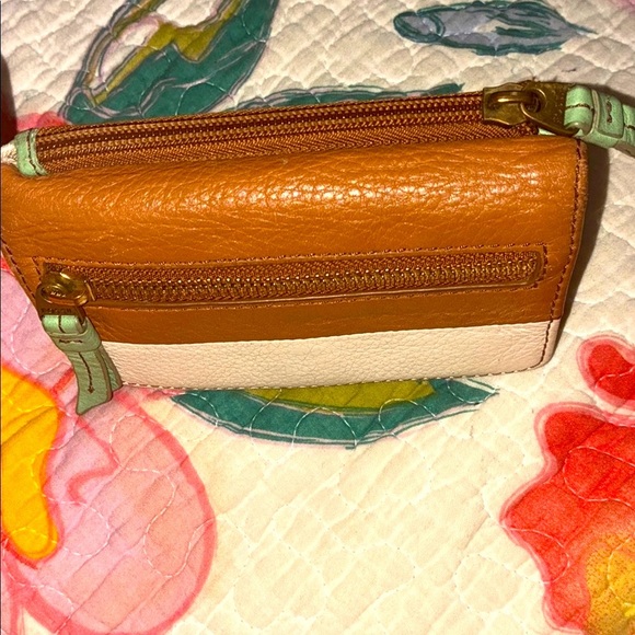 Fossil cream, brown and green leather exterior Wallet Compact - Picture 3 of 4
